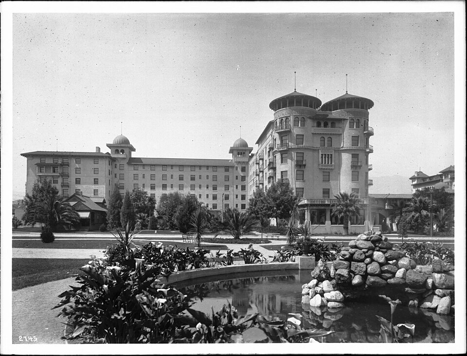 Castle Green, Los Angeles
